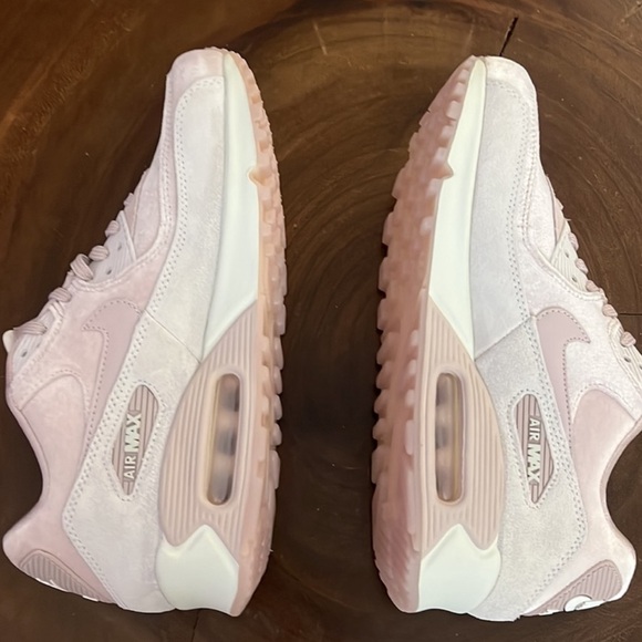 106: Nike Womens Air Max 90 LX (Particle Rose) Size: 7.5 - Picture 3 of 6
